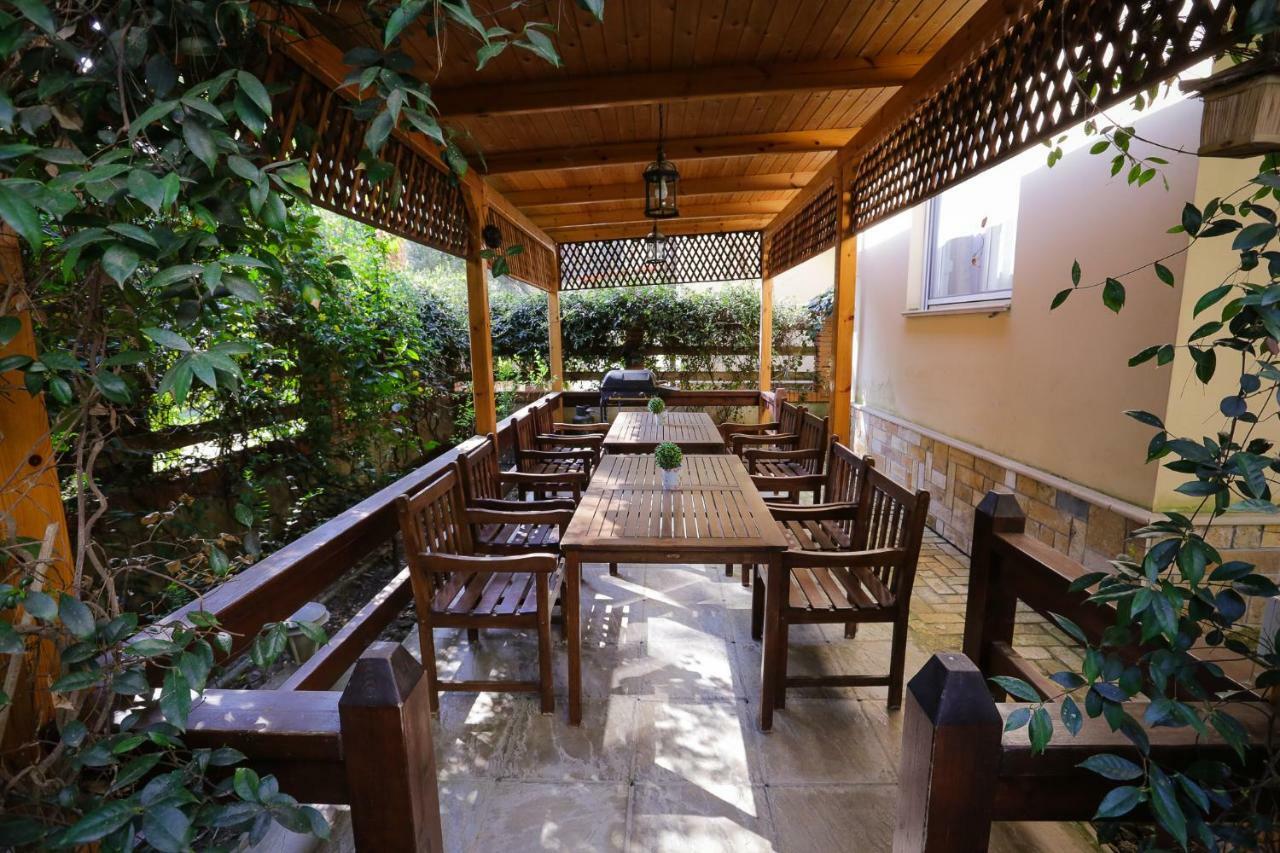 Pine-tree W/ Private Garden 50 M From The Sea Golem (Tirana)
