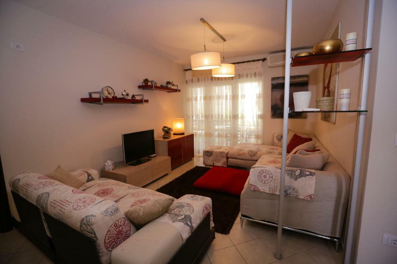 Pine-tree W/ Private Garden 50 M From The Sea *