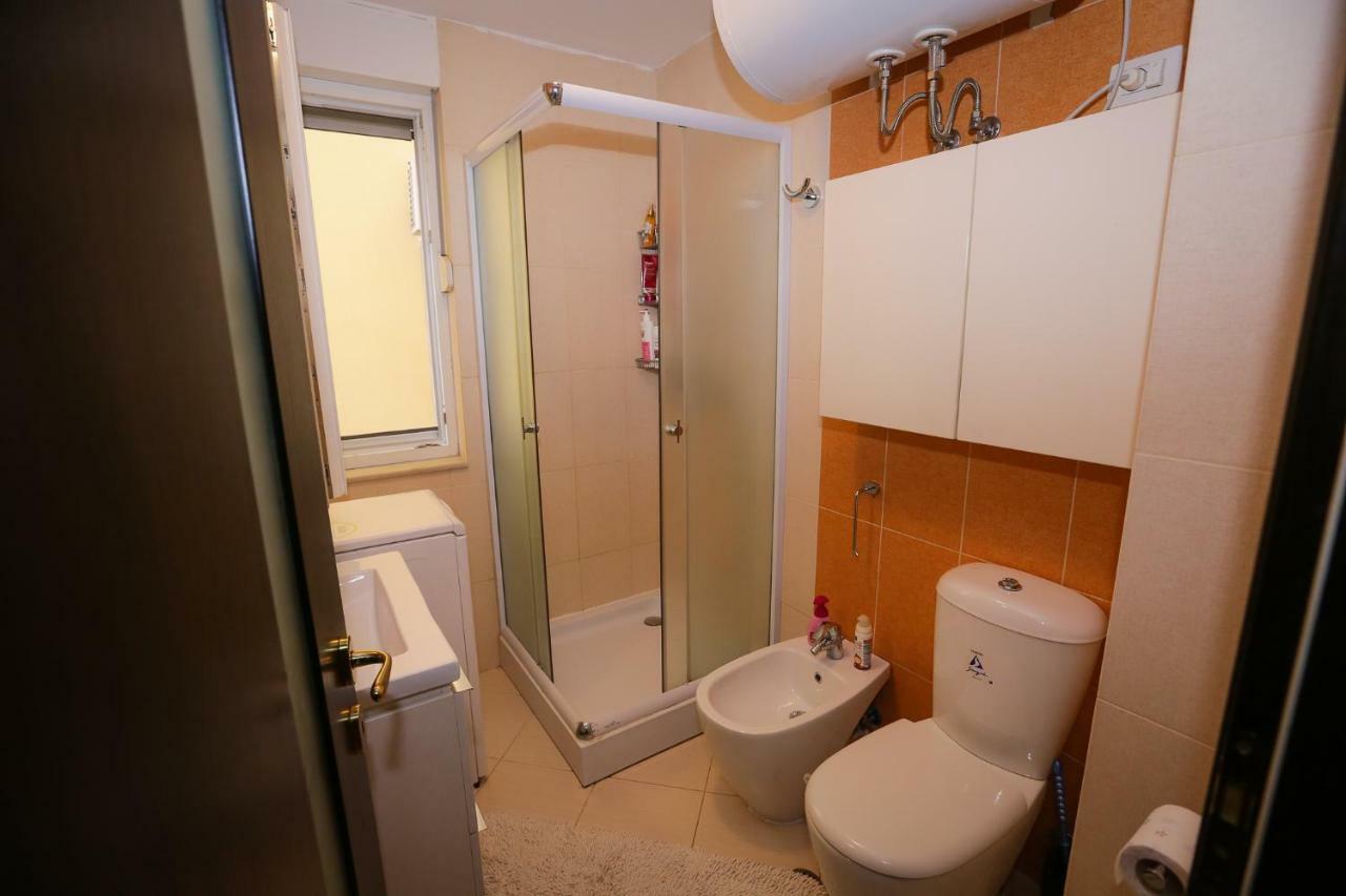 Apartment Pine-tree W/ Private Garden 50 M From The Sea Golem (Tirana)