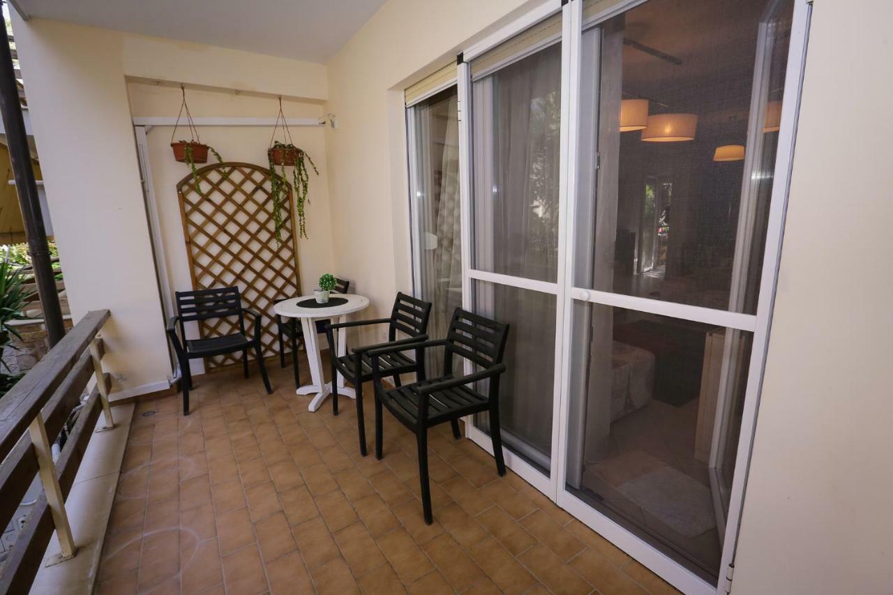 Apartment Pine-tree W/ Private Garden 50 M From The Sea Golem (Tirana)