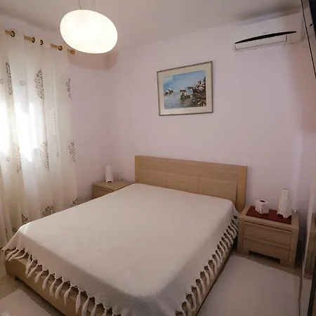 Pine-Tree Apt W/ Private Garden 50 M From The Sea Golem  Exterior photo